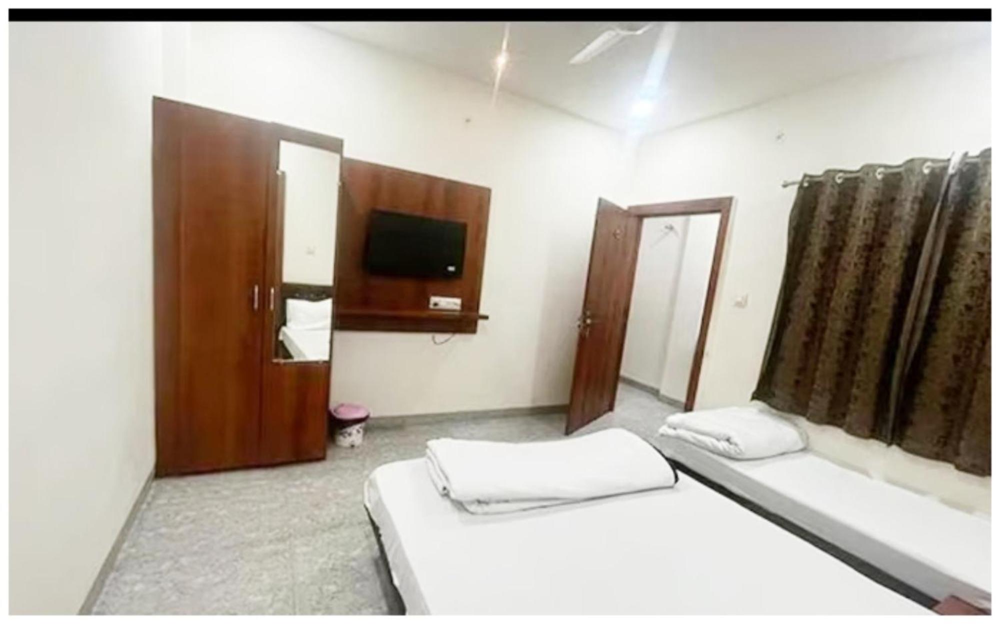 Premium Hotel Ujjain - G A R I M A - Near Mahakal Temple And Rivar - Railway Station - Hygiene & Spacious Room - With Wifi- And Parking Facilities - Best Hotel In Ujjain Exterior photo