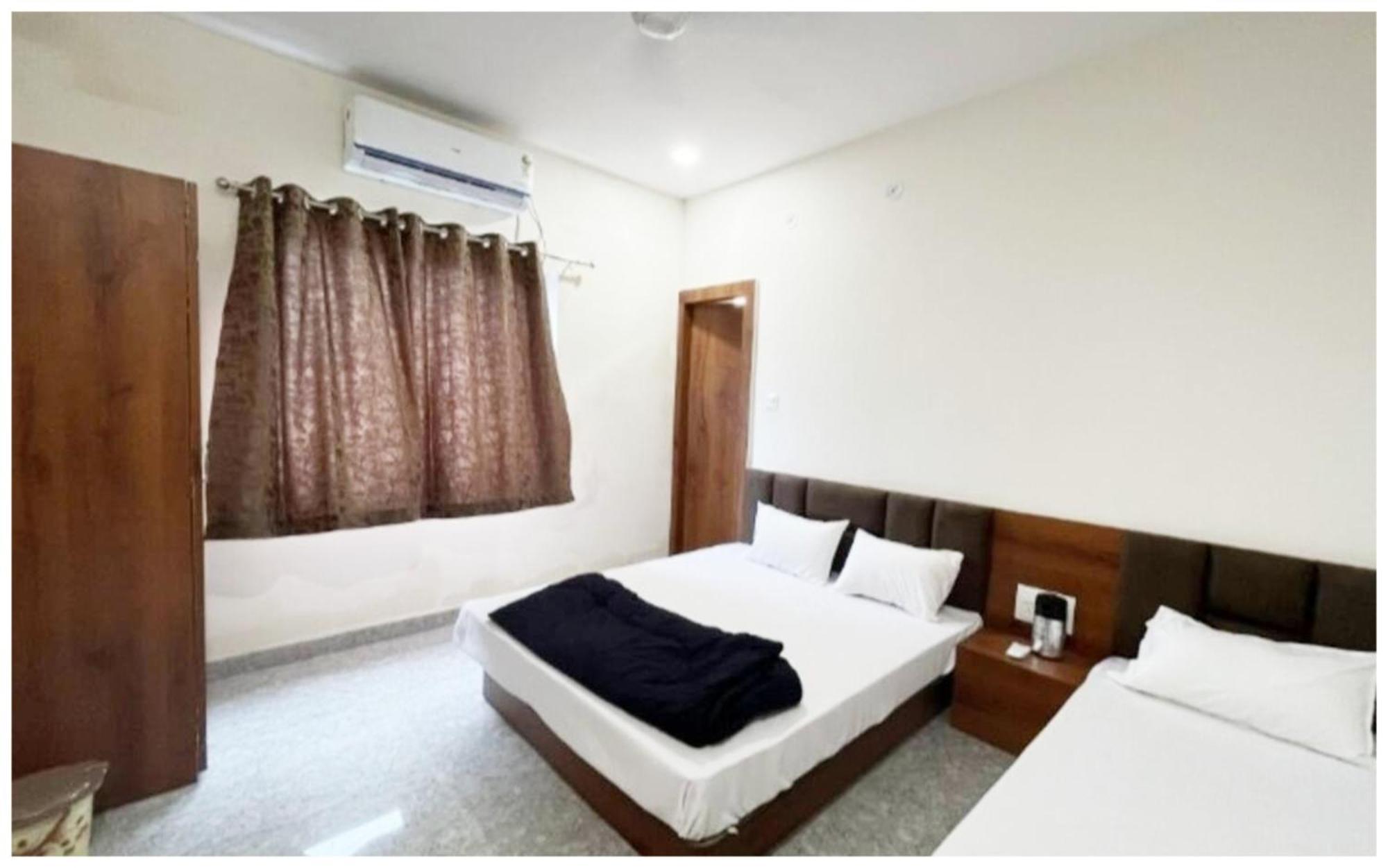 Premium Hotel Ujjain - G A R I M A - Near Mahakal Temple And Rivar - Railway Station - Hygiene & Spacious Room - With Wifi- And Parking Facilities - Best Hotel In Ujjain Exterior photo
